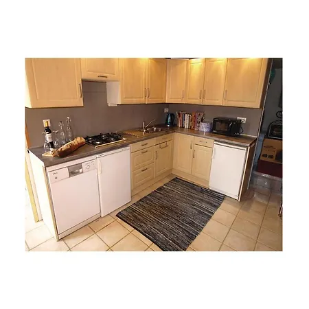 Four-bedroom Holiday In Genouille (Vienne)