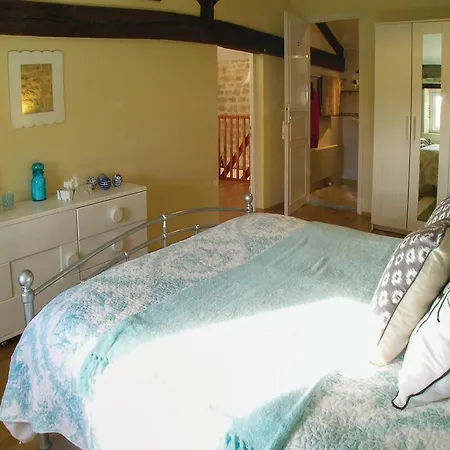 Four-bedroom Holiday In * Genouille (Vienne)