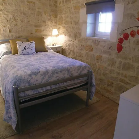 Four-bedroom Holiday In Semesterbostad Genouille (Vienne)